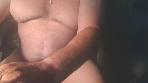 Snapshot of bcstexxx chatting on 10/31/25, 04:08 bcstexxx online show from 10/31/25, 04:08