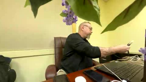 Snapshot of bdc007007 chatting on 12/19/25, 05:42 bdc007007 online show from 12/19/25, 05:42