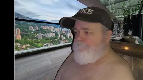 Snapshot of bear4muscle chatting on 12/07/24, 12:19 Dookie online show from 12/07/24, 12:19