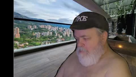 Snapshot of bear4muscle chatting on 12/11/24, 11:10 Dookie online show from 12/11/24, 11:10