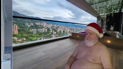 Snapshot of bear4muscle chatting on 12/16/24, 12:04 Dookie online show from 12/16/24, 12:04