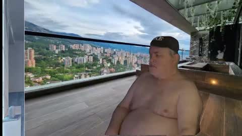 Snapshot of bear4muscle chatting on 12/24/24, 01:49 Dookie online show from 12/24/24, 01:49