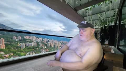 Snapshot of bear4muscle chatting on 02/28/25, 10:06 Dookie online show from 02/28/25, 10:06