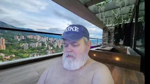 Snapshot of bear4muscle chatting on 09/14/25, 06:29 Dookie online show from 09/14/25, 06:29