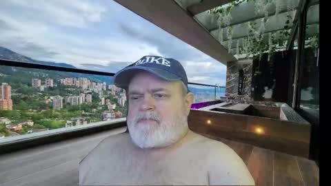 Snapshot of bear4muscle chatting on 11/16/25, 01:44 Dookie online show from 11/16/25, 01:44