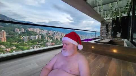 Snapshot of bear4muscle chatting on 12/21/25, 08:49 Dookie online show from 12/21/25, 08:49