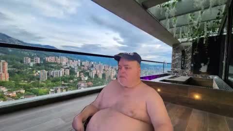 Snapshot of bear4muscle chatting on 01/11/26, 07:08 Dookie online show from 01/11/26, 07:08