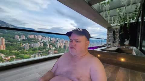 Snapshot of bear4muscle chatting on 01/13/26, 12:16 Dookie online show from 01/13/26, 12:16