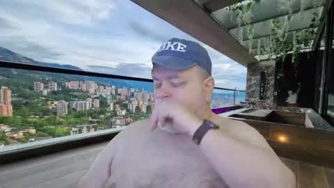 Snapshot of bear4muscle chatting on 02/01/26, 06:50 Dookie online show from 02/01/26, 06:50