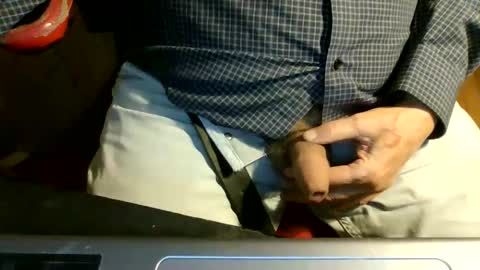 Snapshot of bearacuda555 chatting on 11/30/25, 07:01 Bruno online show from 11/30/25, 07:01