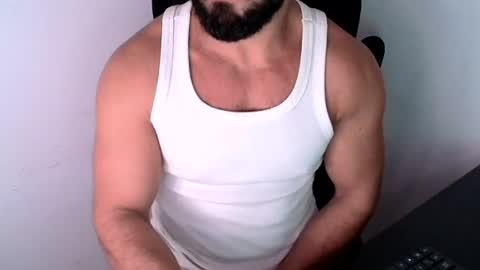 Snapshot of beard_top_guy chatting on 06/19/26, 11:47 Beard Guy online show from 06/19/26, 11:47