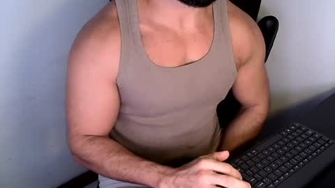 Snapshot of beard_top_guy chatting on 06/25/26, 10:47 Beard Guy online show from 06/25/26, 10:47