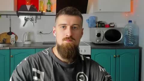 Snapshot of bearded_legend chatting on 12/25/24, 08:07 Zeus online show from 12/25/24, 08:07