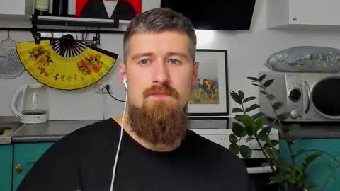 Snapshot of bearded_legend chatting on 09/14/25, 08:41 Zeus online show from 09/14/25, 08:41