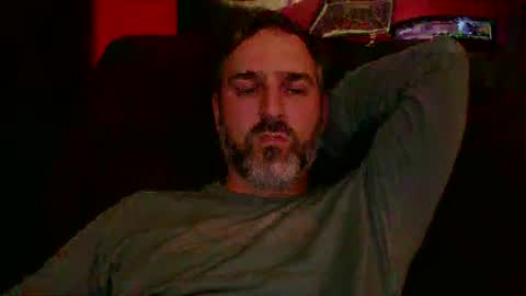 Snapshot of beardedambition chatting on 09/09/25, 01:16 beardedambition online show from 09/09/25, 01:16