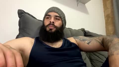 Snapshot of beardmax chatting on 12/20/25, 05:25 Min online show from 12/20/25, 05:25