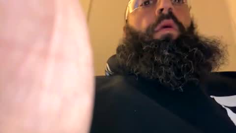 Snapshot of beardo1211 chatting on 01/23/25, 10:01 beard online show from 01/23/25, 10:01