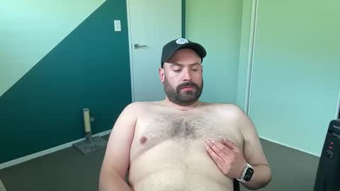 Snapshot of bearguynz chatting on 11/02/25, 09:39 bearrrr online show from 11/02/25, 09:39