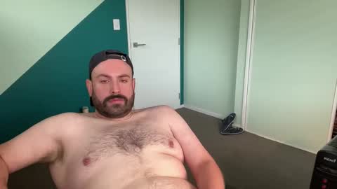 Snapshot of bearguynz chatting on 11/12/25, 06:41 bearrrr online show from 11/12/25, 06:41