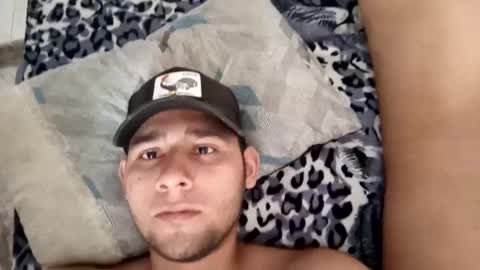 Snapshot of bearhot_bigcock chatting on 09/15/25, 09:15 Jhon Tenjo and Sofi online show from 09/15/25, 09:15