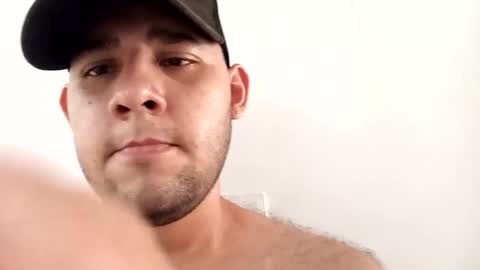 Snapshot of bearhot_bigcock chatting on 11/16/25, 05:40 Jhon Tenjo and Sofi online show from 11/16/25, 05:40