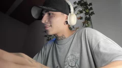 Snapshot of beatandtalk chatting on 11/17/25, 04:24 beatandtalk online show from 11/17/25, 04:24