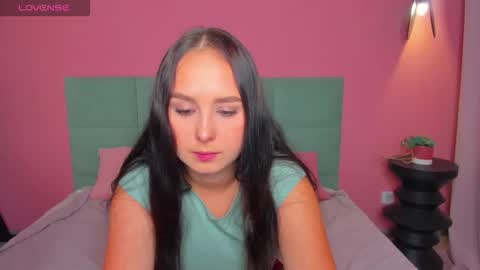 Snapshot of beatricereeves chatting on 09/18/25, 01:40 Beatrice 3 online show from 09/18/25, 01:40