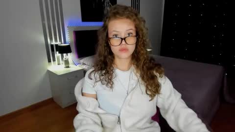 BeatriceWild online show from 10/12/25, 10:58