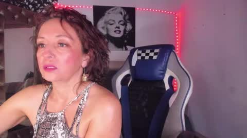 Snapshot of beatricez chatting on 10/14/25, 05:47 Chanel online show from 10/14/25, 05:47