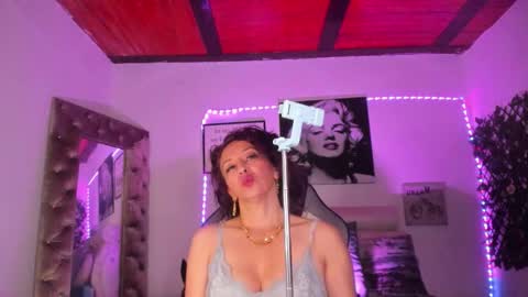 Snapshot of beatricez chatting on 10/16/25, 03:02 Chanel online show from 10/16/25, 03:02