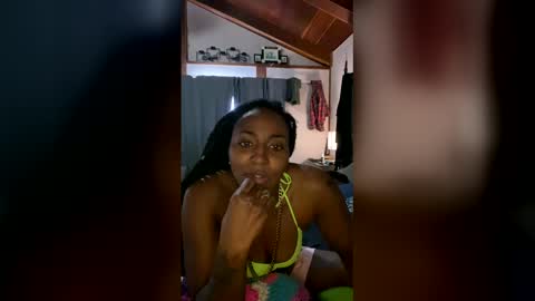 Snapshot of beatrixtheboss chatting on 12/18/25, 04:35 beatrixtheboss online show from 12/18/25, 04:35