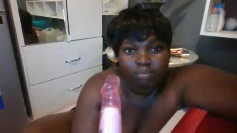 Snapshot of beautie699392 chatting on 02/07/25, 01:32 Lil stunner online show from 02/07/25, 01:32