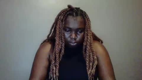 Snapshot of beautie699392 chatting on 03/10/25, 06:27 Lil stunner online show from 03/10/25, 06:27