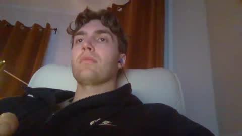 Snapshot of beautifulbeaver chatting on 02/13/25, 12:02 beautifulbeaver online show from 02/13/25, 12:02