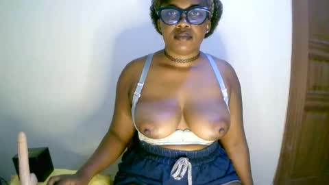 Snapshot of beautifulpeach2 chatting on 01/22/25, 04:02 beautifulpeach2 online show from 01/22/25, 04:02