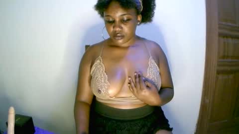 Snapshot of beautifulpeach2 chatting on 01/25/25, 03:30 beautifulpeach2 online show from 01/25/25, 03:30