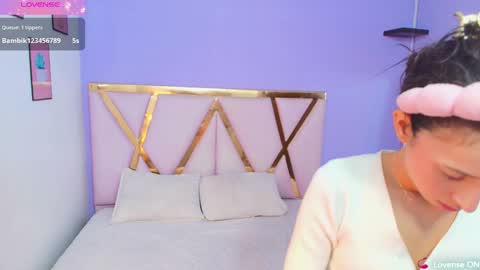 Snapshot of beautifulskinny18 chatting on 12/29/24, 08:04 Shalom online show from 12/29/24, 08:04