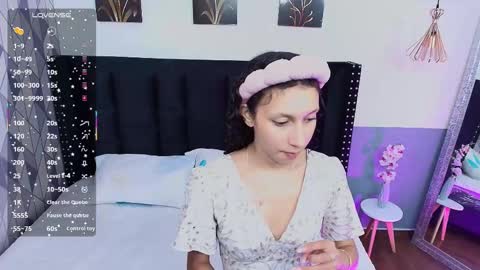 Snapshot of beautifulskinny18 chatting on 02/15/25, 07:39 Shalom online show from 02/15/25, 07:39