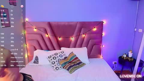 Snapshot of beautifulskinny18 chatting on 02/19/25, 08:52 Shalom online show from 02/19/25, 08:52