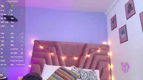 Snapshot of beautifulskinny18 chatting on 02/25/25, 07:47 Shalom online show from 02/25/25, 07:47