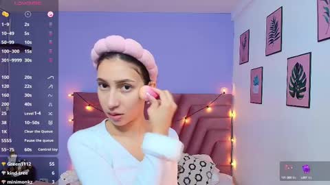 Snapshot of beautifulskinny18 chatting on 02/28/25, 07:56 Shalom online show from 02/28/25, 07:56