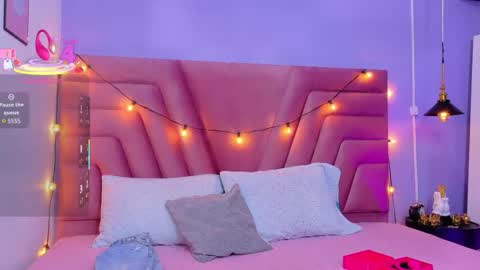 Snapshot of beautifulskinny18 chatting on 10/20/25, 07:03 Shalom online show from 10/20/25, 07:03