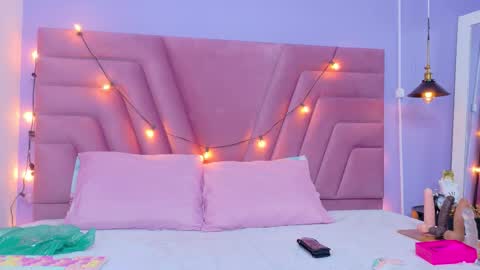 Snapshot of beautifulskinny18 chatting on 11/20/25, 08:30 Shalom online show from 11/20/25, 08:30