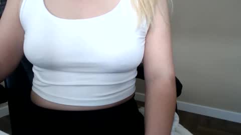 beauty_annyta online show from 04/22/26, 07:55