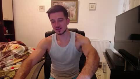 Snapshot of beauty_hard_beast chatting on 10/05/25, 10:35 Mia and Jake online show from 10/05/25, 10:35