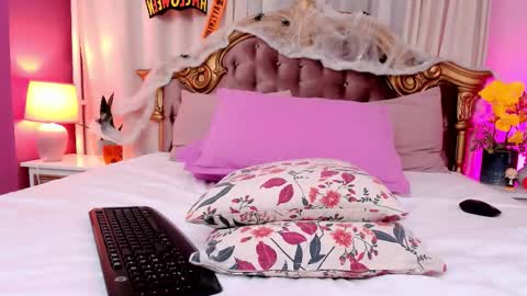 Snapshot of beauty_luna18 chatting on 11/05/25, 06:30 Luna online show from 11/05/25, 06:30