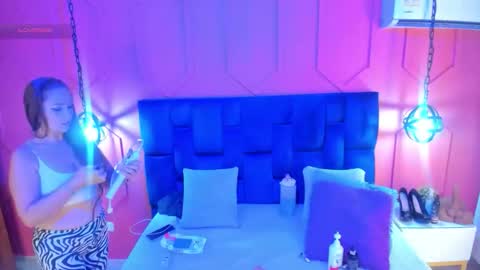 Snapshot of beauty_milf4 chatting on 11/16/25, 12:22 Chantall online show from 11/16/25, 12:22