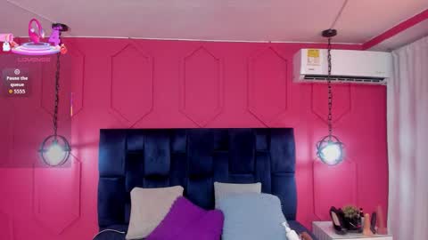 Snapshot of beauty_milf4 chatting on 11/30/25, 11:36 Chantall online show from 11/30/25, 11:36