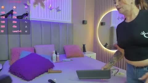 Chantall online show from 06/17/26, 03:31