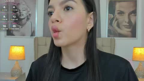 Snapshot of beautyari_ chatting on 05/05/26, 12:24 Ariana Reyes online show from 05/05/26, 12:24